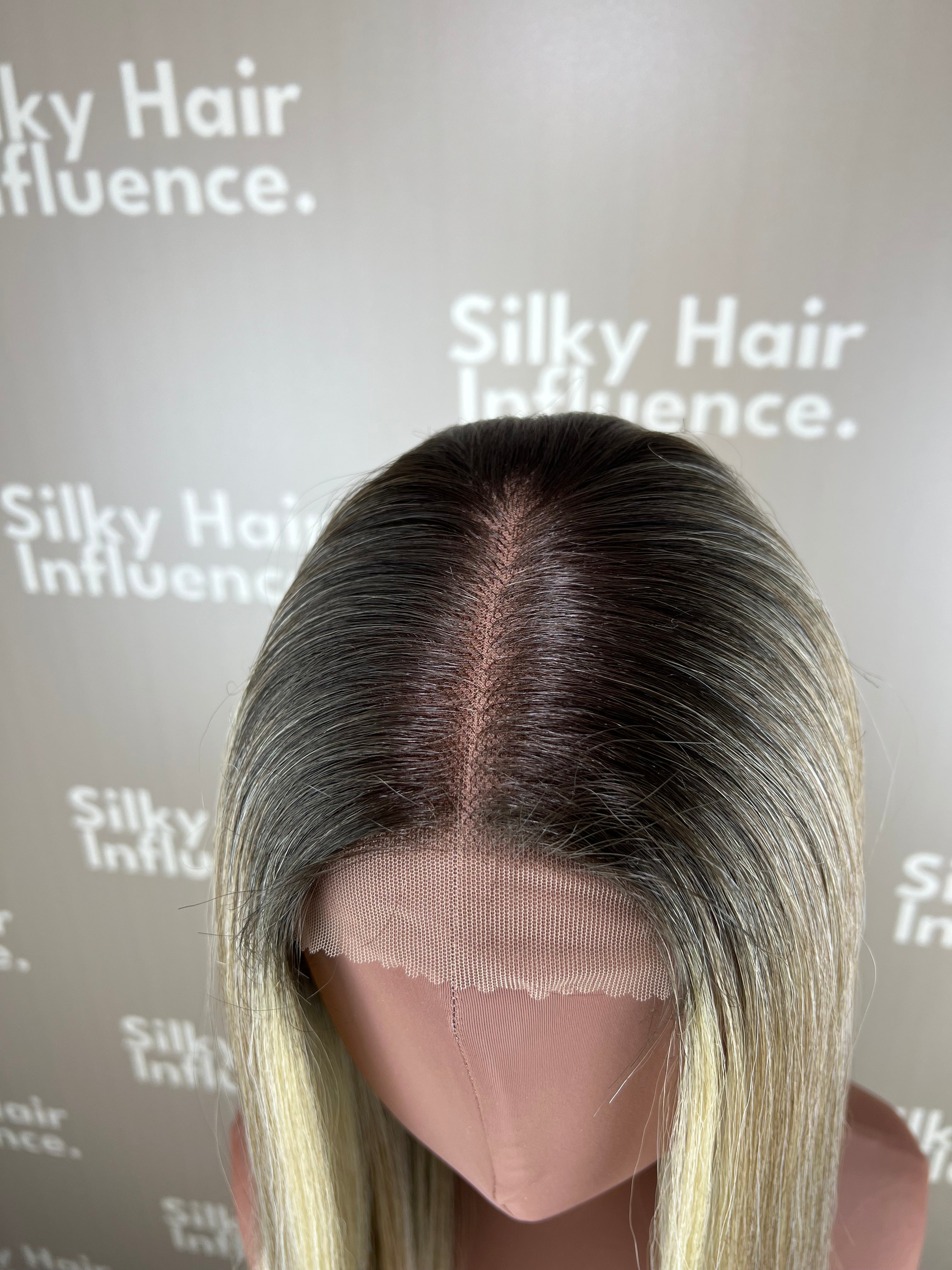 Finest Synthetic Wig 010 Ombré Blonde