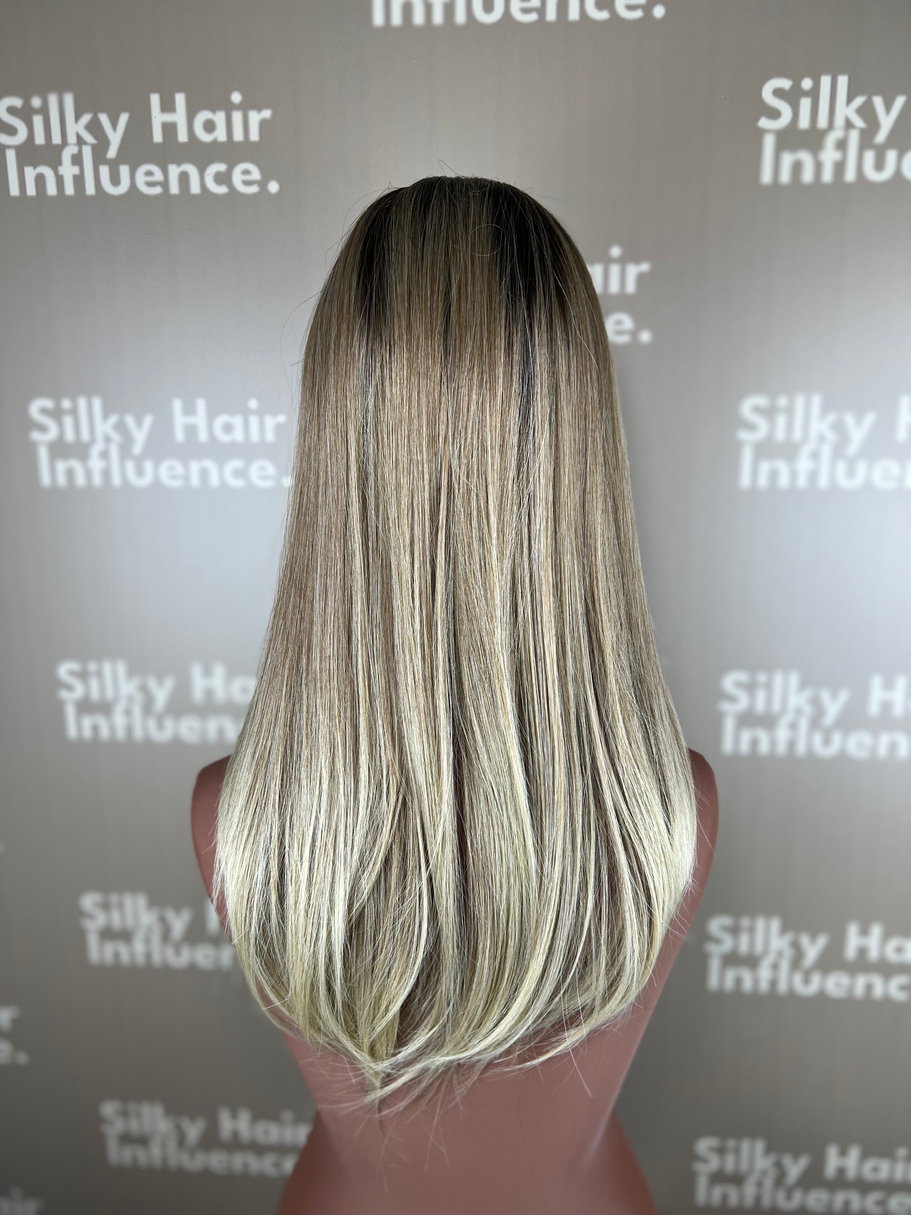 Finest Synthetic Wig 010 Ombré Blonde