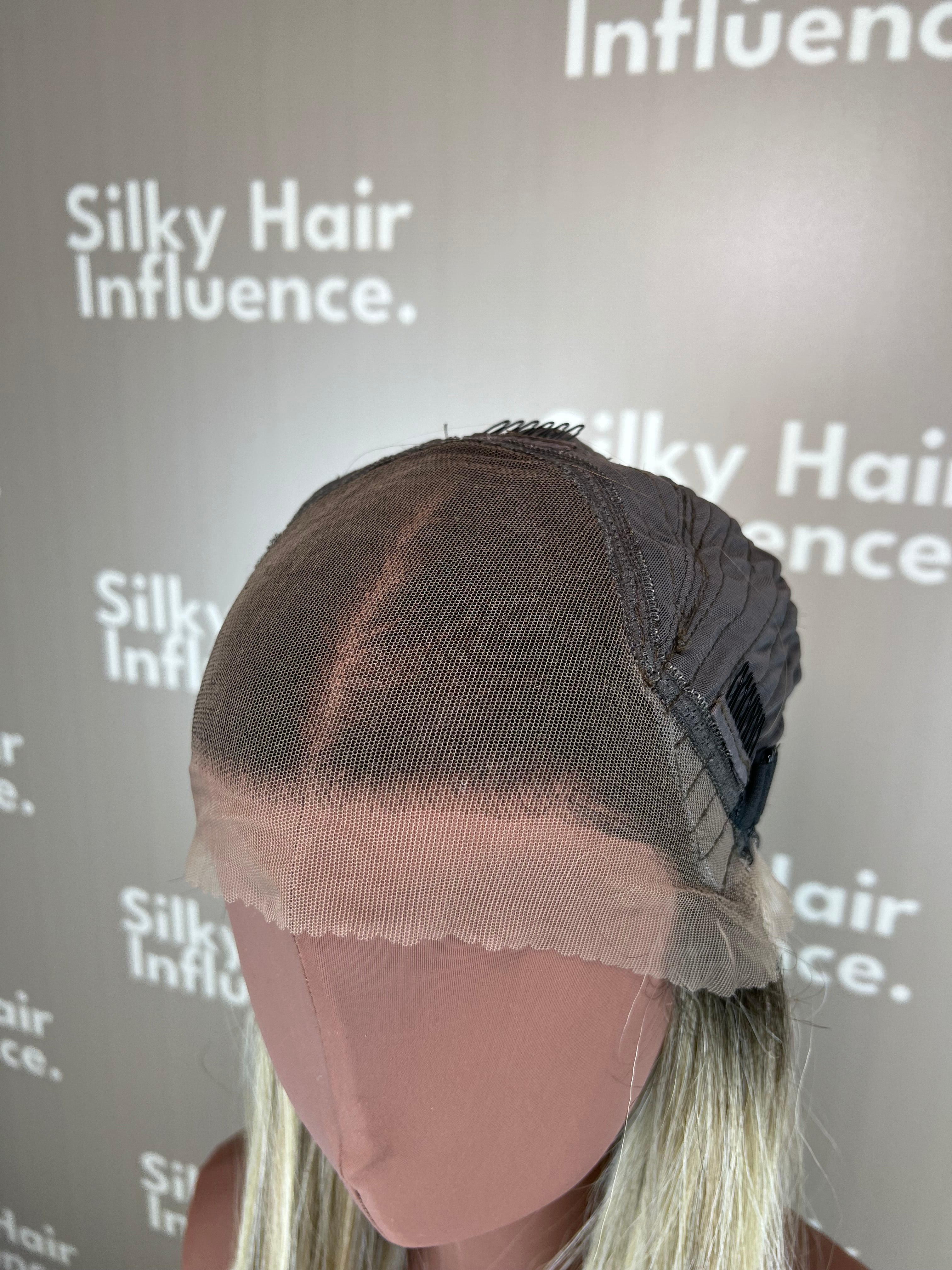 Finest Synthetic Wig 010 Ombré Blonde