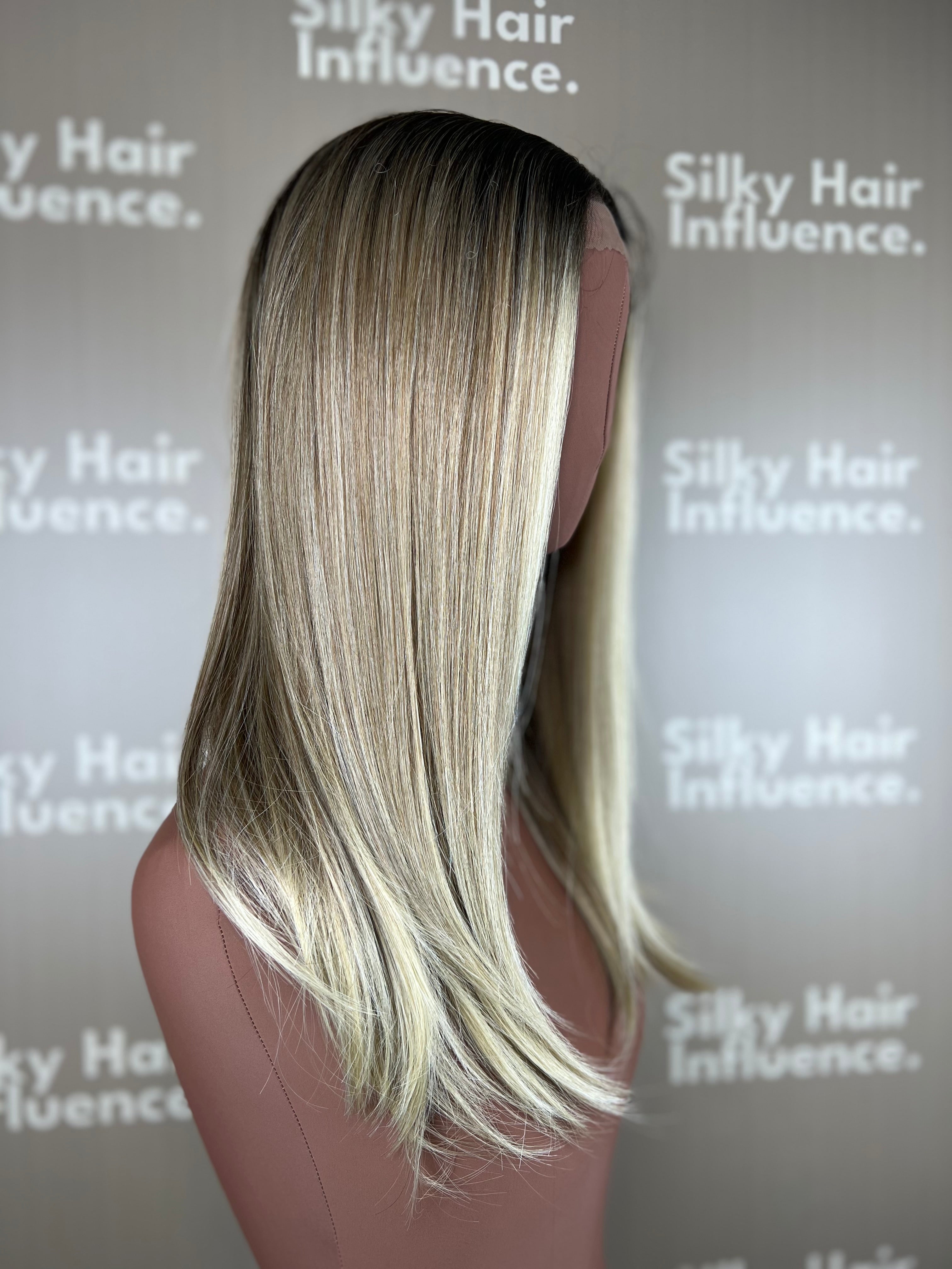 Finest Synthetic Wig 010 Ombré Blonde